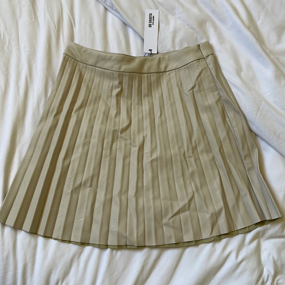 NWT BB Dakota Faux Leather Private School Skirt Bone/Tan Size 4